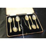 Set of six George V silver teaspoons and matching sugar tongs, Sheffield 1934, maker James