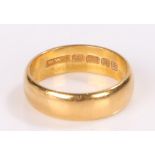 22 carat gold wedding band, 6.1 grams