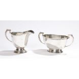 George V silver milk jug and sugar bowl, Birmingham 1934, maker William Neale & Son Ltd, with