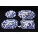 Willow pattern pottery, to include three serving dishes and two bowls, (5)