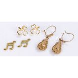 9 carat gold earrings, 2.5 grams