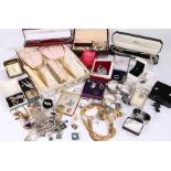 Collection of jewellery and watches, to include gentleman's and ladies watches, pendants, rings,