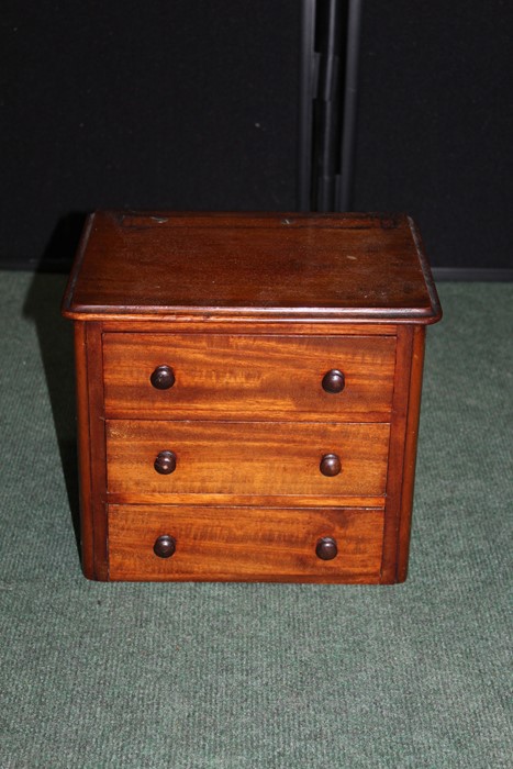 Small mahogany chest of three drawers, formerly part of a dressing table, 28cm wide - Image 2 of 2