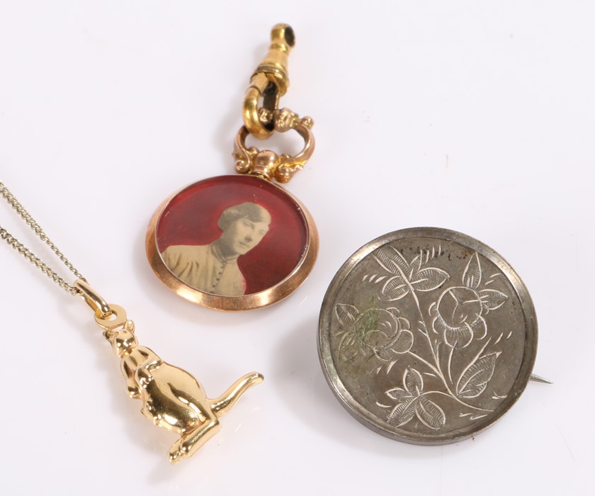 9 carat gold kangaroo pendant, together with a brooch and a pendant, (3)