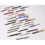 Collection of pens, to include Sheaffer, Parker, etc, (qty)