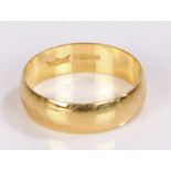 18 carat gold wedding band, 5.1 grams
