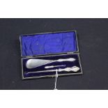 Silver handled shoe horn, non-contemporary large and small button hooks, housed in a fitted case