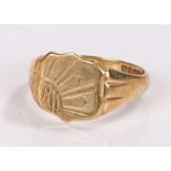 9 carat gold signet ring, 4.3 grams