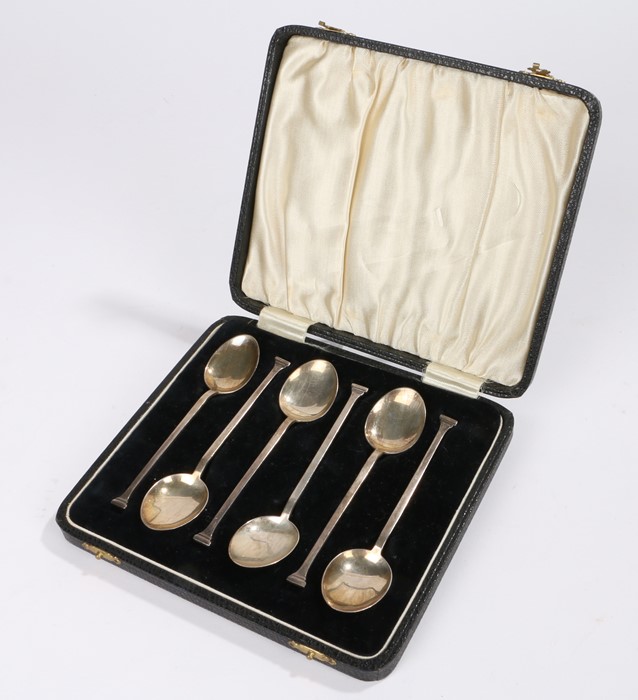 Set of six George VI silver teaspoons, Birmingham 1940, maker William Suckling Ltd, with seal top