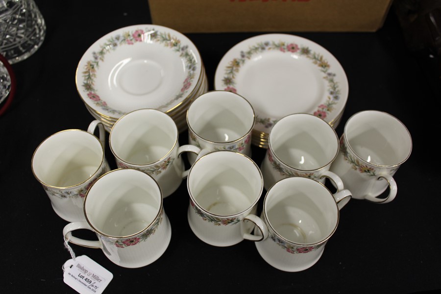 Paragon Belinda part tea service, with foliate decoration, consisting of eight cups, seven