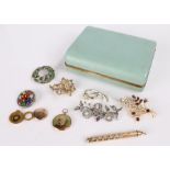 Jewellery, to include a Victorian locket, a gold pendant, a propelling pencil, brooches, etc, (qty)