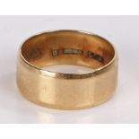 9 carat gold wedding band, 4.6 grams