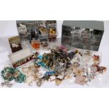 Collection of costume jewellery, to include necklaces, chains, earrings, rings, etc, (qty)