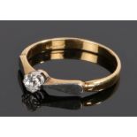 18 carat gold diamond set ring, with a round cut diamond set to shaped shoulders, ring size N