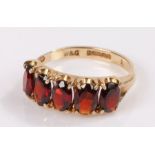 9 carat gold ring, set with red stones, 2.5 grams