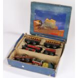 Hornby: A Hornby `O` Gauge clockwork Passenger Set, comprising an 0-4-0 Tender Locomotive No.3435,