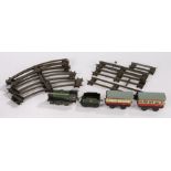 Hornby O Gauge Clockwork Train Set, with BR green locomotive 60985, tender and two 9798 carriages,