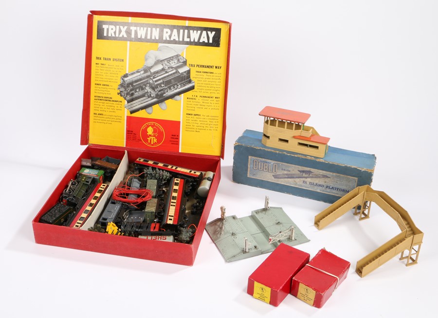 Trix Twin Railway train set, to include engines, rolling stock, signals, foot bridges etc. (qty)