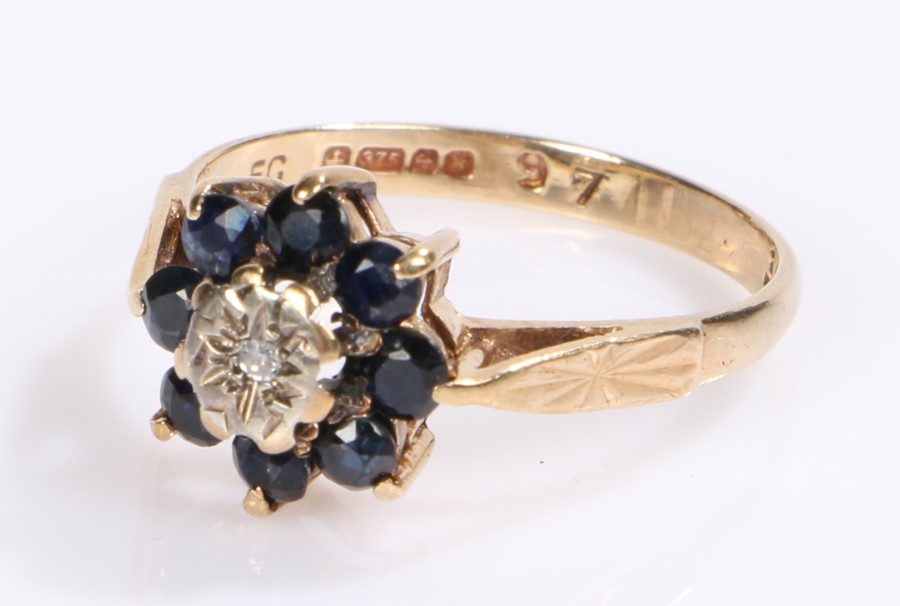 9 carat gold ring, set with sapphires