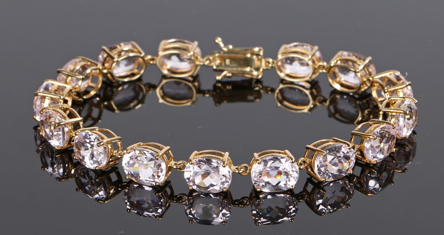 9 carat gold kunzite set bracelet, with a row of fifteen oval kunzite at a total weight of 34.73