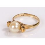 9 carat gold and pearl ring, ring size K 1/2