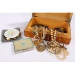 Jewellery, to include necklaces, a silver pendant, pendant necklace, bangle, compact and chain, (