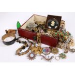 Collection of jewellery, to include chains, brooches, bangle, etc, (qty)