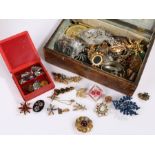 Costume jewellery, to include brooches, fruit knives, malachite box, coins, etc, (qty)