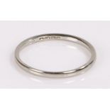 18 carat white gold wedding band, 1.4 grams