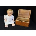 Gummi German doll, pine box (2)