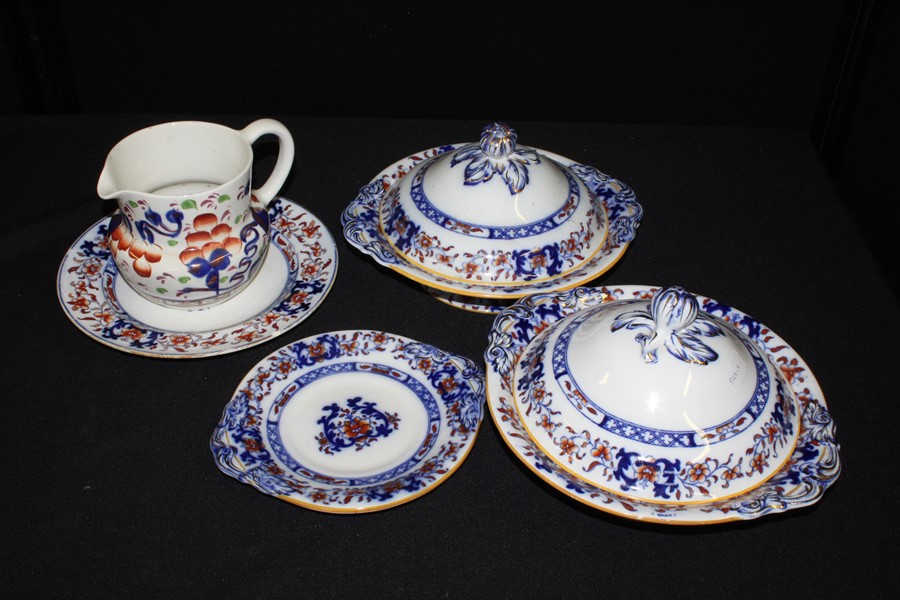 Minton imari pattern dinner wares, to include two tureens and covers, plate, small tureen stand,