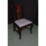 George III mahogany single chair, with an undulating top rail above a splat back, drop in seat and