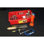 Quantity of hand tools (qty)