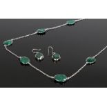 Emerald necklace, with a row of pear cut facetted emeralds, 107cm long, together with a matching