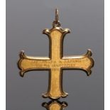 Yellow metal Greek cross, with presentation inscription for 1913/1914, 19.7 grams, 46mm diameter