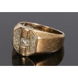 10 carat gentleman’s gold diamond ring set with a 0.25 carat round cut diamond to the centre