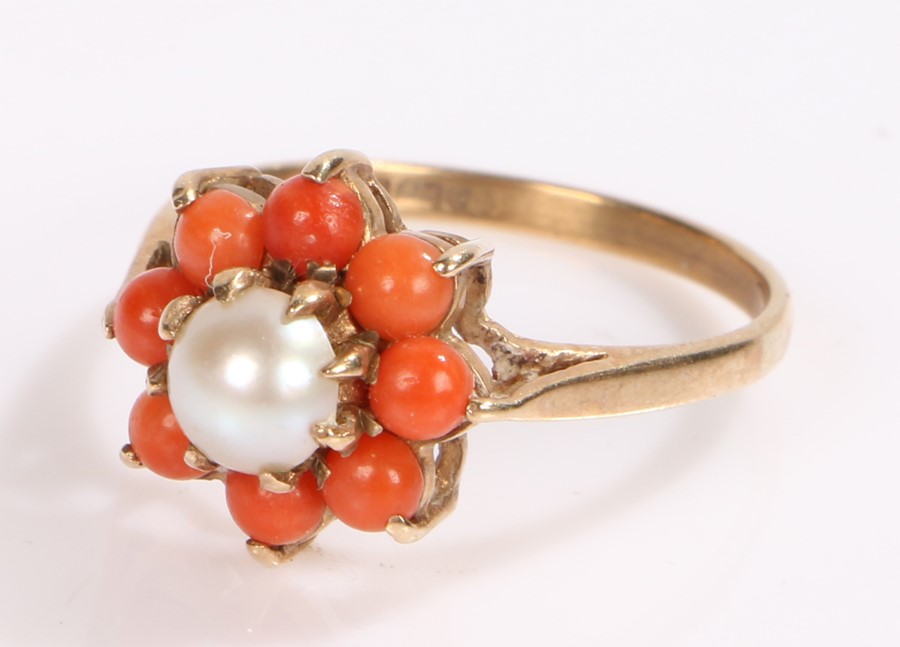 9 carat gold ring, with a pearl and coral effect surround