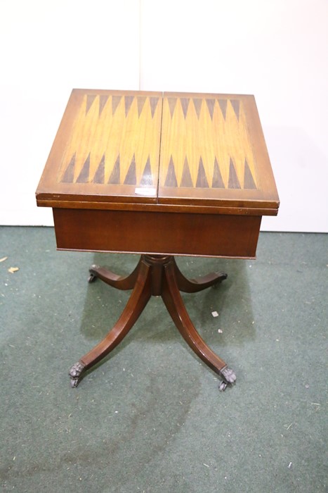 Games table, with inlaid folding top for backgammon, opening to reveal chessboard, with frieze