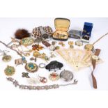 Collection of jewellery and wristwatches, to include a Seiko automatic, rings, brooches, other