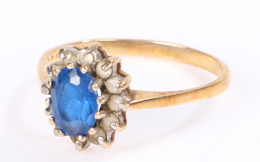 9 carat gold ring, with a central blue stone, ring size O