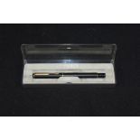Parker fountain pen, the matt black body with gilt mounts, housed in a fitted case