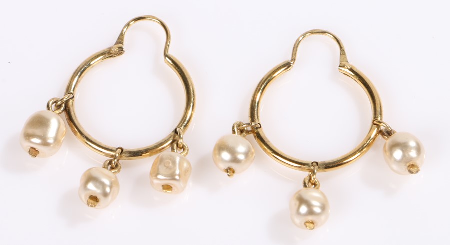 Pair of 9 carat gold pearl earrings, 2.9 grams