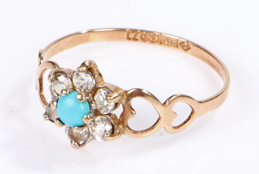 9 carat gold turquoise set ring, in the form of a flower design, ring size O