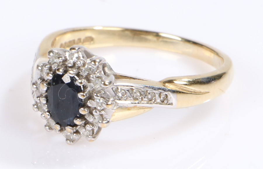 9 carat gold sapphire set ring, flower head design, ring size Q