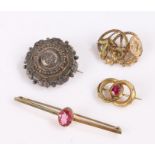 Jewellery, to include four brooches of various designs, (4)