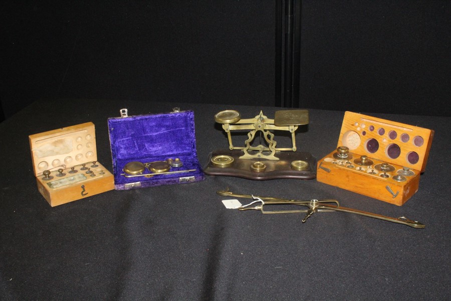 Scientific scales and weights, to include postal and balance scales, cased sets of weights (qty)