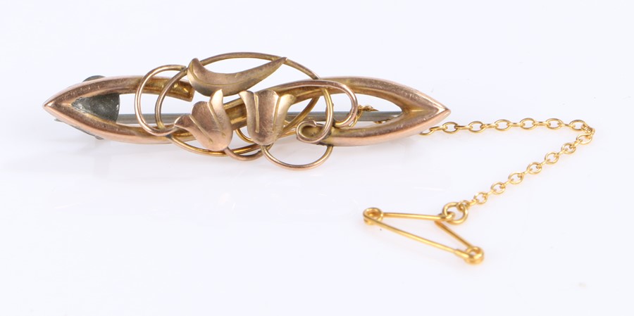 9 carat gold brooch, 2.2 grams