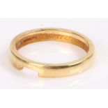 18 Carat gold wedding band, 5.1 grams