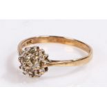 9 carat gold ring, with a flower head design, K