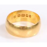 22 carat gold wedding band, 7.3 grams